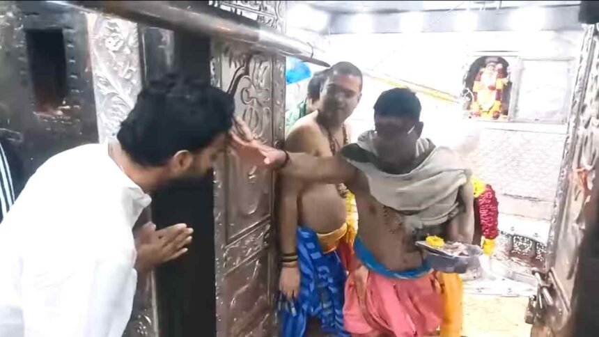 KL Rahul Visits Ujjain Temple in MP